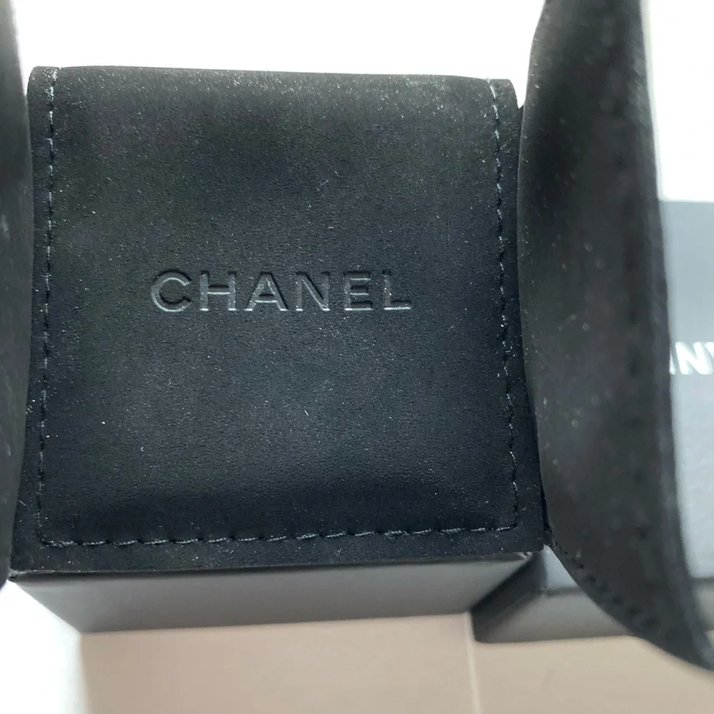 Chanel Earring Box - Picture 3 of 3